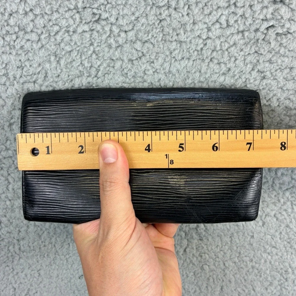 Louis Vuitton Men's OS Black Epi Bi-Fold Wallet Vintage Luxury Designer Classic